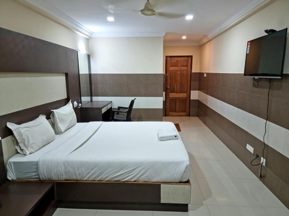 Js Grand Residency Hotel Palakkad Luaran gambar