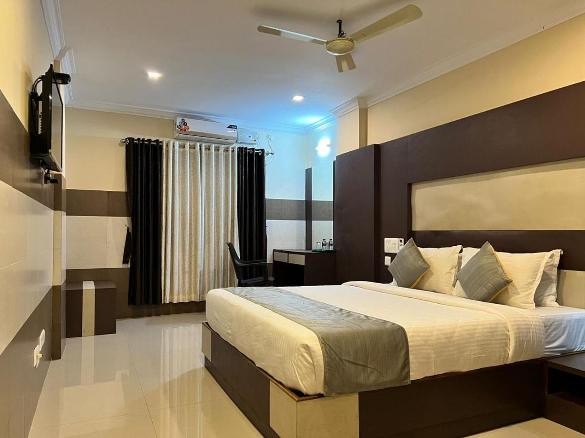 Js Grand Residency Hotel Palakkad Luaran gambar